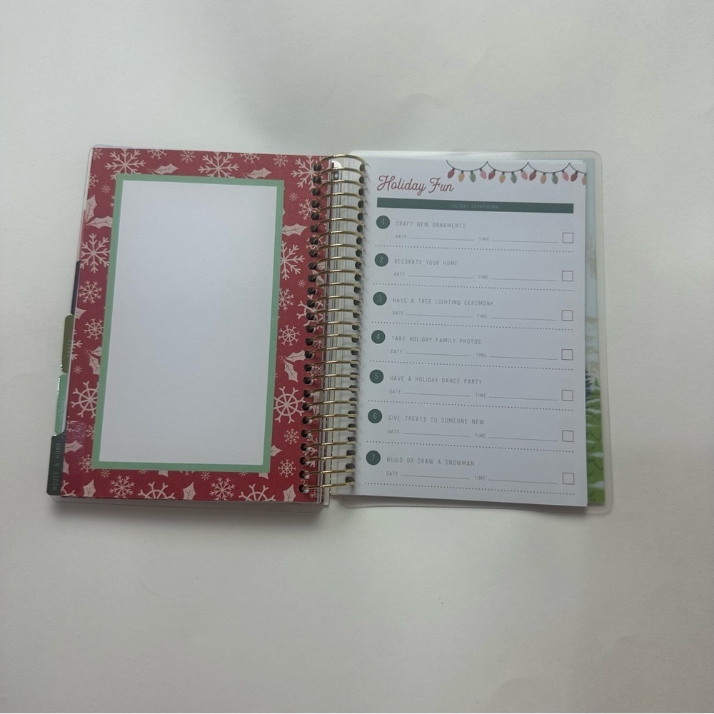 Michaels Recollections Holiday Keepsake Planner - Picture 12 of 14